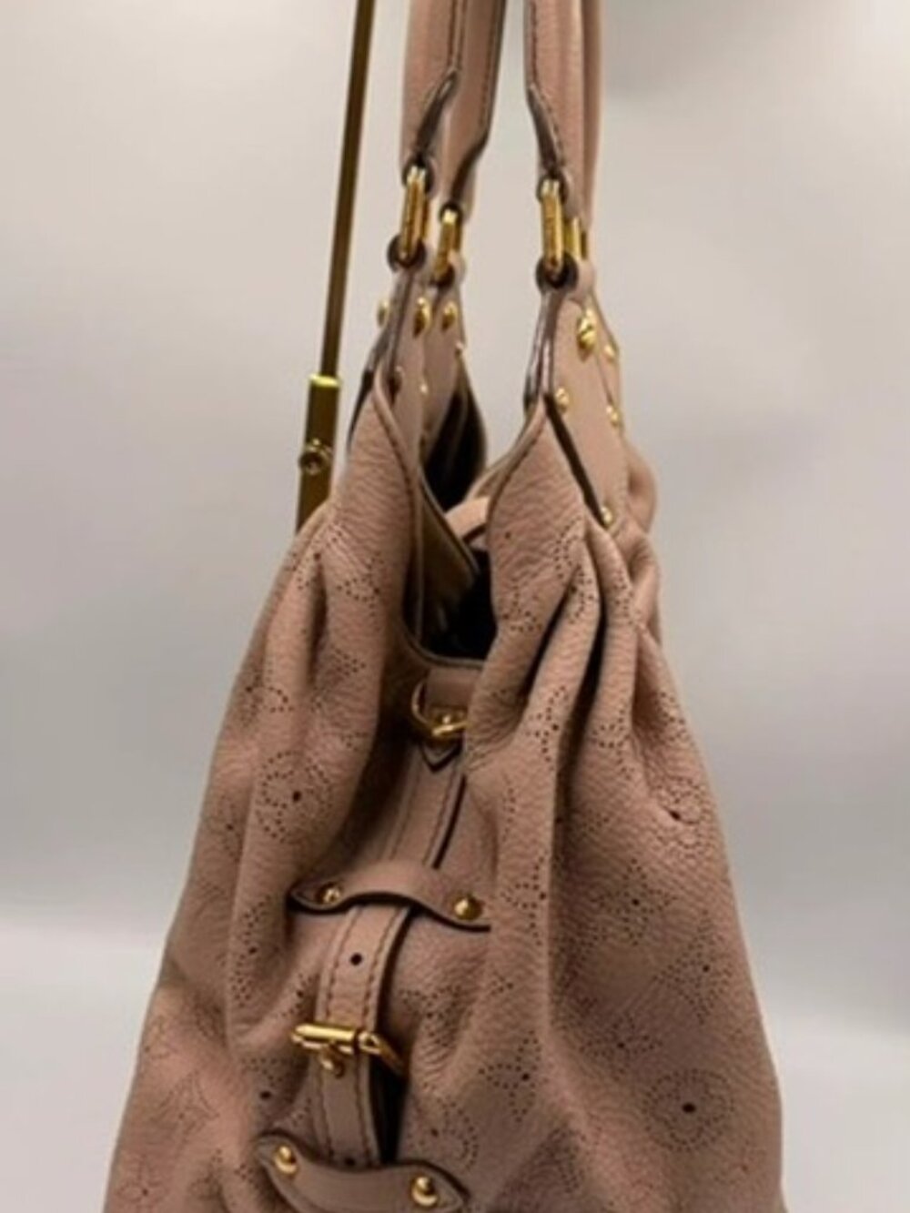 Louis Vuitton Mahina XL Hobo Blush Pink Leather Shoulder Bag - Picture 6 of 11